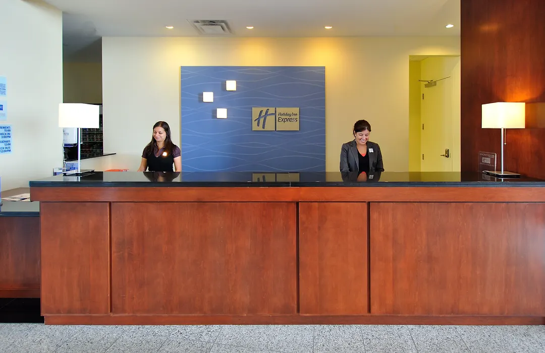 Holiday Inn & Suites Montreal Airport By Ihg-1