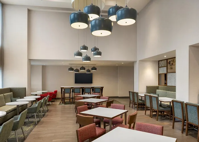 Hampton Inn & Suites Montreal-Dorval